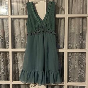 Women’s SYLC Camisa Dress Sleeveless Deep V-Neck Lace Detail Beaded Ruffled